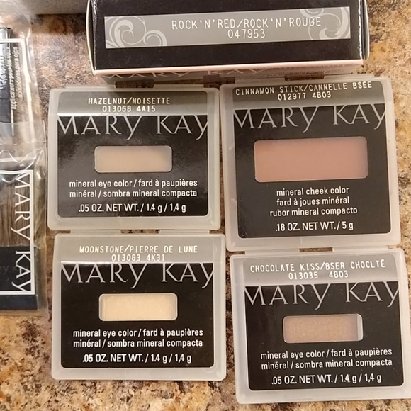 Mary Kay makeup bundle - Picture 4 of 5